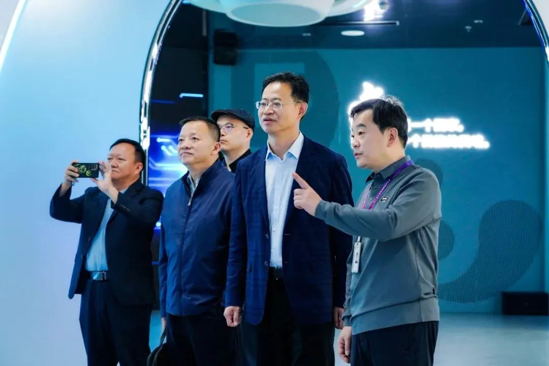 2024120602 国家广电总局生长研究中心一行赴豪运国际welcome励丰文化调研指导