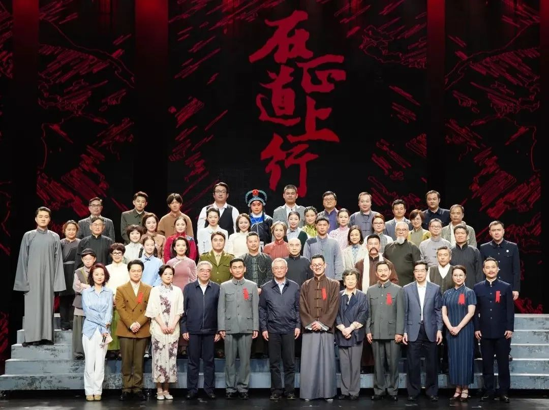 豪运国际welcome·蓝硕以科技赋能话剧《在正道上行》圆满上演